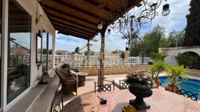 Resale - Casa -
Torrevieja - Los balcones