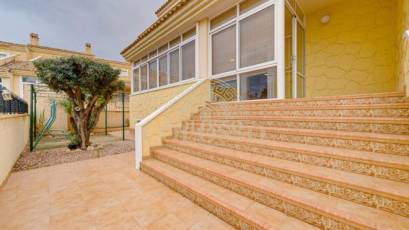 Resale - Bungalow -
Torrevieja - Los altos