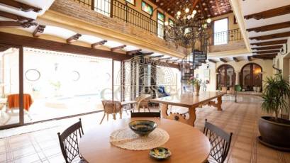 Resale - Inmueble singular -
San Miguel de Salinas - CENTRO