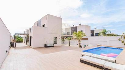 Resale - Villa de Lujo -
Torrevieja - Torreblanca