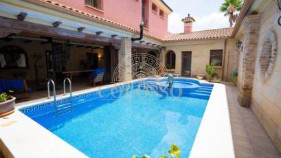 Resale - Inmueble singular -
San Miguel de Salinas - CENTRO