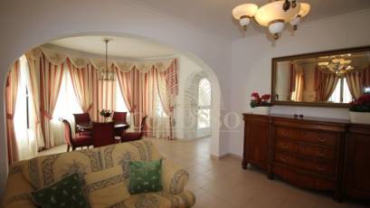 Resale - Villa -
Calpe - Empedrola