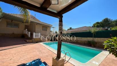Resale - Chalet -
Godelleta - El bosque