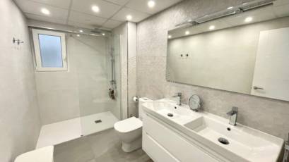 Alquiler - Apartamento / piso -
Torrevieja - Centro