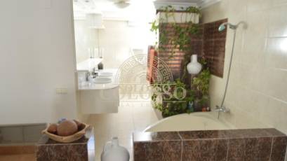 Resale - Villa -
Torrevieja - Centro