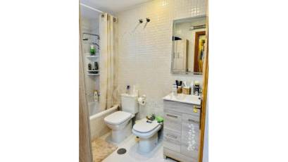 Resale - Piso -
Benidorm - Poniente