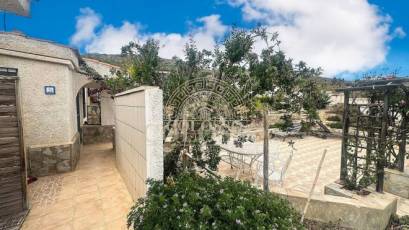 Resale - Villa -
Agost