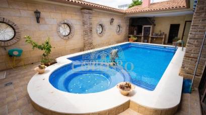 Resale - Inmueble singular -
San Miguel de Salinas - CENTRO