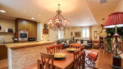 Reventa - Chalet -
Orihuela