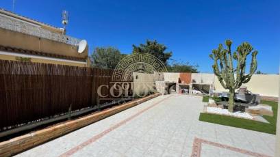 Alquiler - Chalet Pareado -
Orihuela Costa