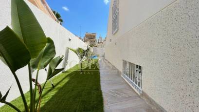 Resale - Casa -
Orihuela Costa - Los Altos
