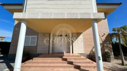 Reventa - Chalet -
Manises - Calle mayor-Masia de la Cova