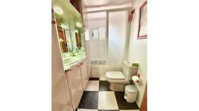 Resale - Piso -
Benidorm - Poniente