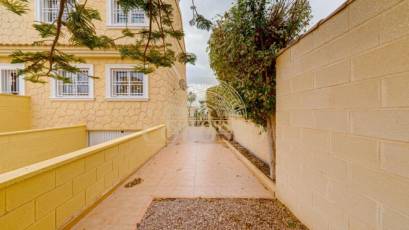 Resale - Bungalow -
Torrevieja - Los altos