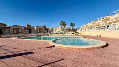 Alquiler - Bungalow Planta Baja -
Torrevieja - Nueva Torrevieja - Aguas Nuevas