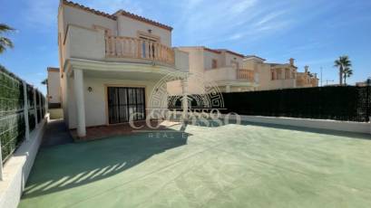 Rental - Villa -
Guardamar del Segura - Urbanizaciones