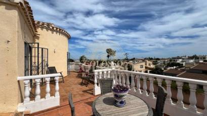 Resale - Casa -
Torrevieja - Los balcones
