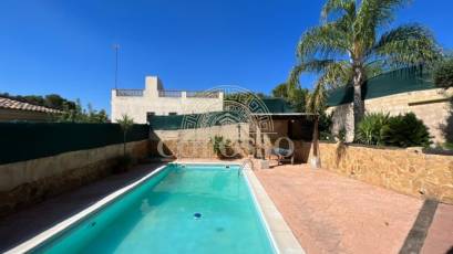 Resale - Chalet -
Godelleta - El bosque