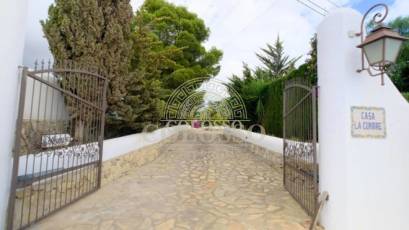 Resale - Villa -
Benissa - Fustera