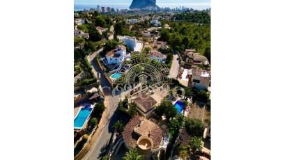 Resale - Villa -
Calpe - Cometa