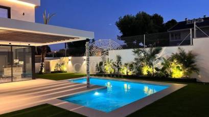 Reventa - Villa de Lujo -
Orihuela Costa - Montezenia