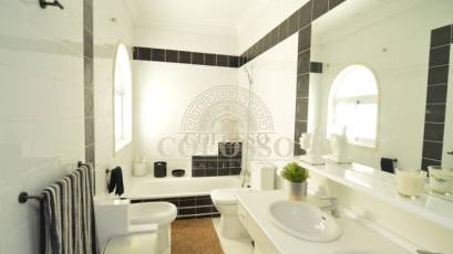 Resale - Villa -
Torrevieja - Centro