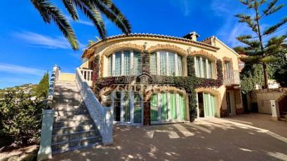 Resale - Villa -
Calpe - Cometa