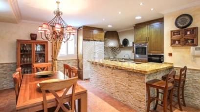 Reventa - Chalet -
Orihuela