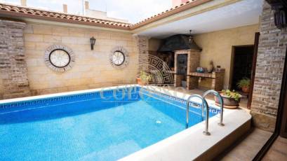 Resale - Inmueble singular -
San Miguel de Salinas - CENTRO
