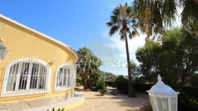 Resale - Villa -
Calpe - Empedrola