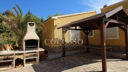 Resale - Villa -
Calpe - Empedrola