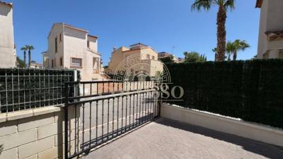 Alquiler - Villa -
Guardamar del Segura - Urbanizaciones