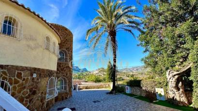 Resale - Villa -
Calpe - Cometa