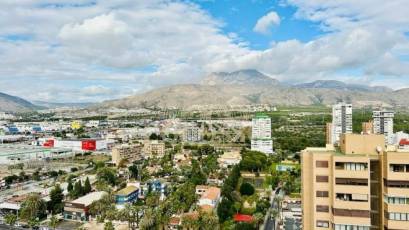 Resale - Piso -
Benidorm - Poniente