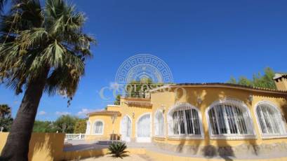 Resale - Villa -
Calpe - Empedrola