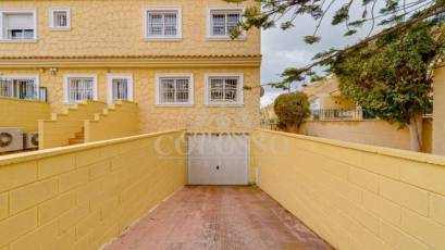 Resale - Bungalow -
Torrevieja - Los altos