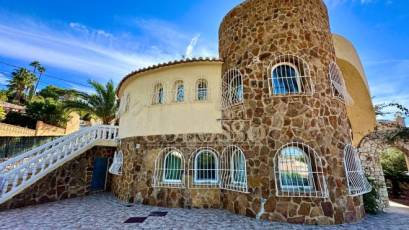 Resale - Villa -
Calpe - Cometa